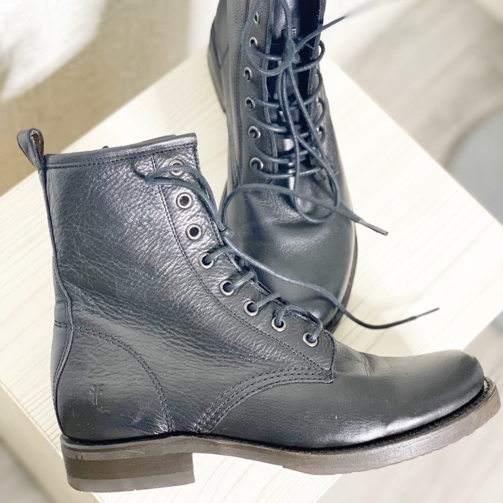 SOLD - FRYE Veronica Lace Up Combat Boots 9 Black - Picture 4 of 9